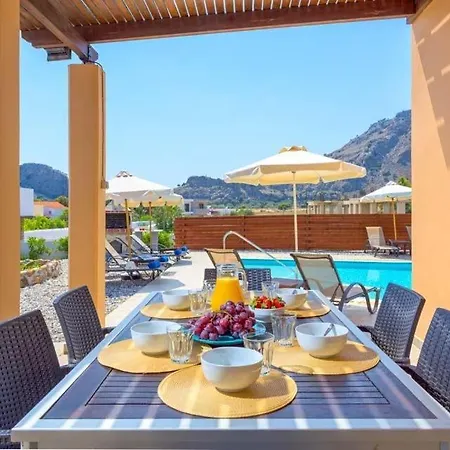 Sleeps 8 Pool Air Con Wifi 别墅 *