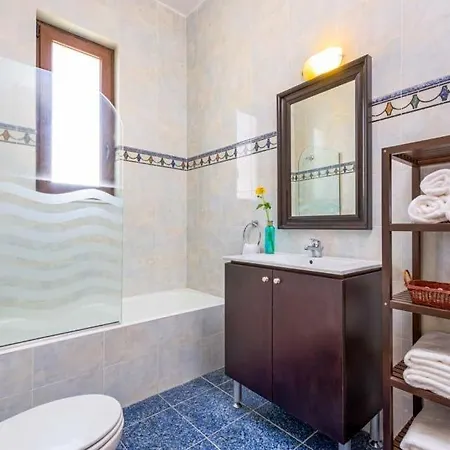Sleeps 8 Pool Air Con Wifi 别墅 *
