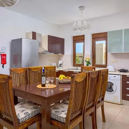 Sleeps 8 Pool Air Con Wifi Vila *